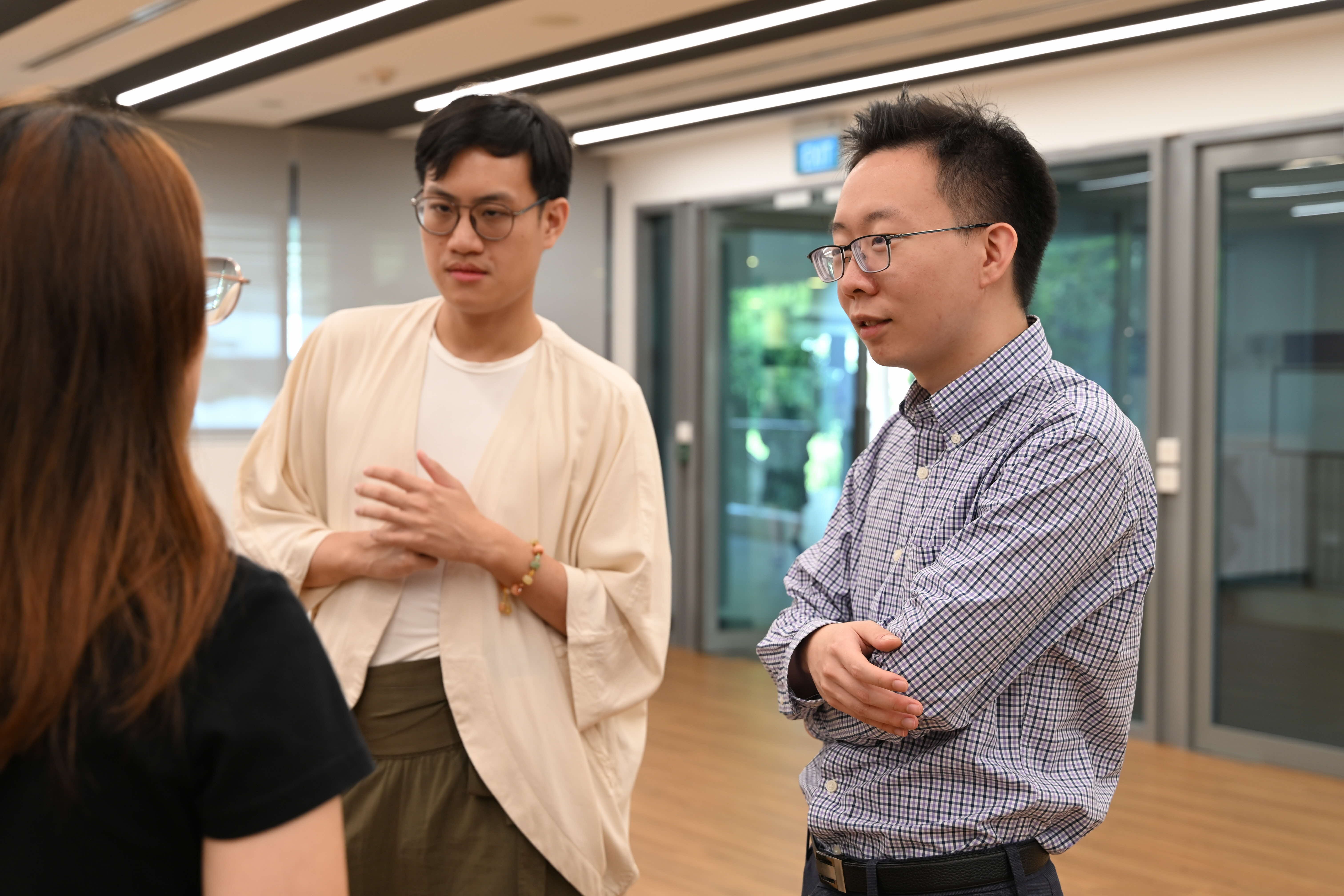 NUS students speaking with MRSD officers